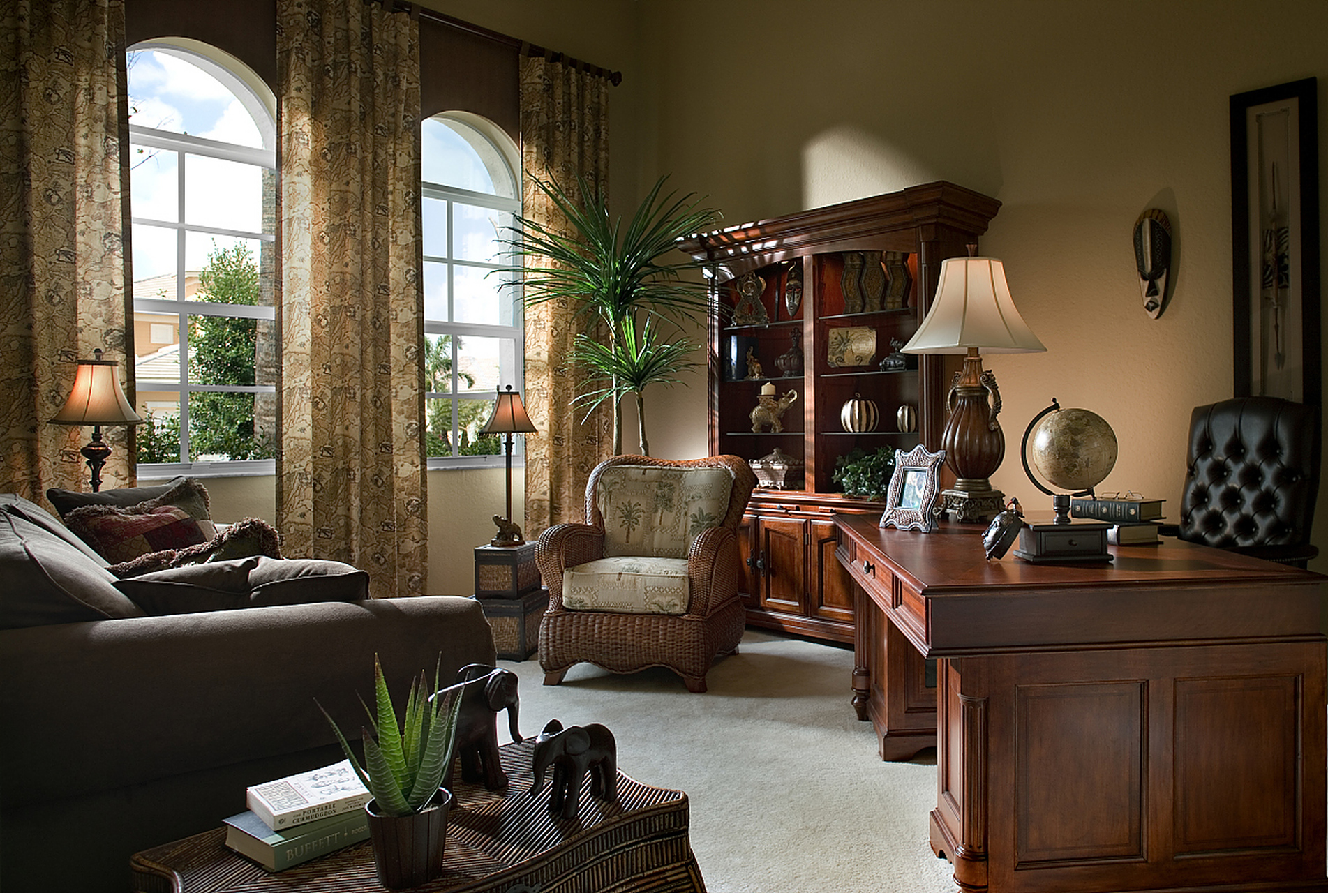 利用欧式古典元素设计书房可以为空间增添一种优雅和精致的氛围.