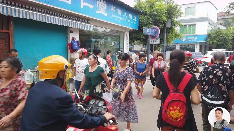 四川成都天府新区煎茶镇，离双流机场25公里，人多车多真热闹！,社会,民生,好看视频