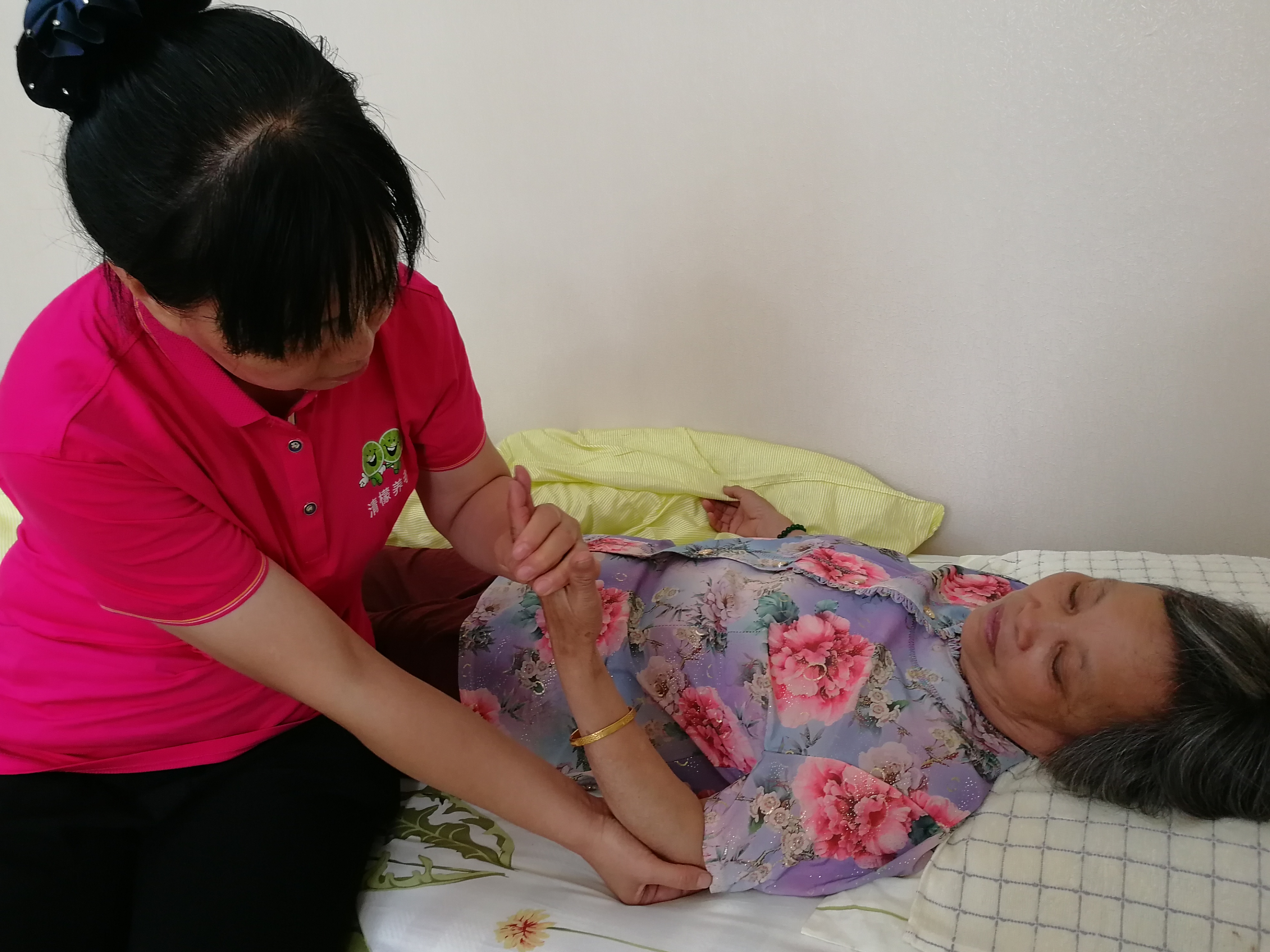 北京卧床老人陪护,预防压疮很重要!做好这些让老人更舒服