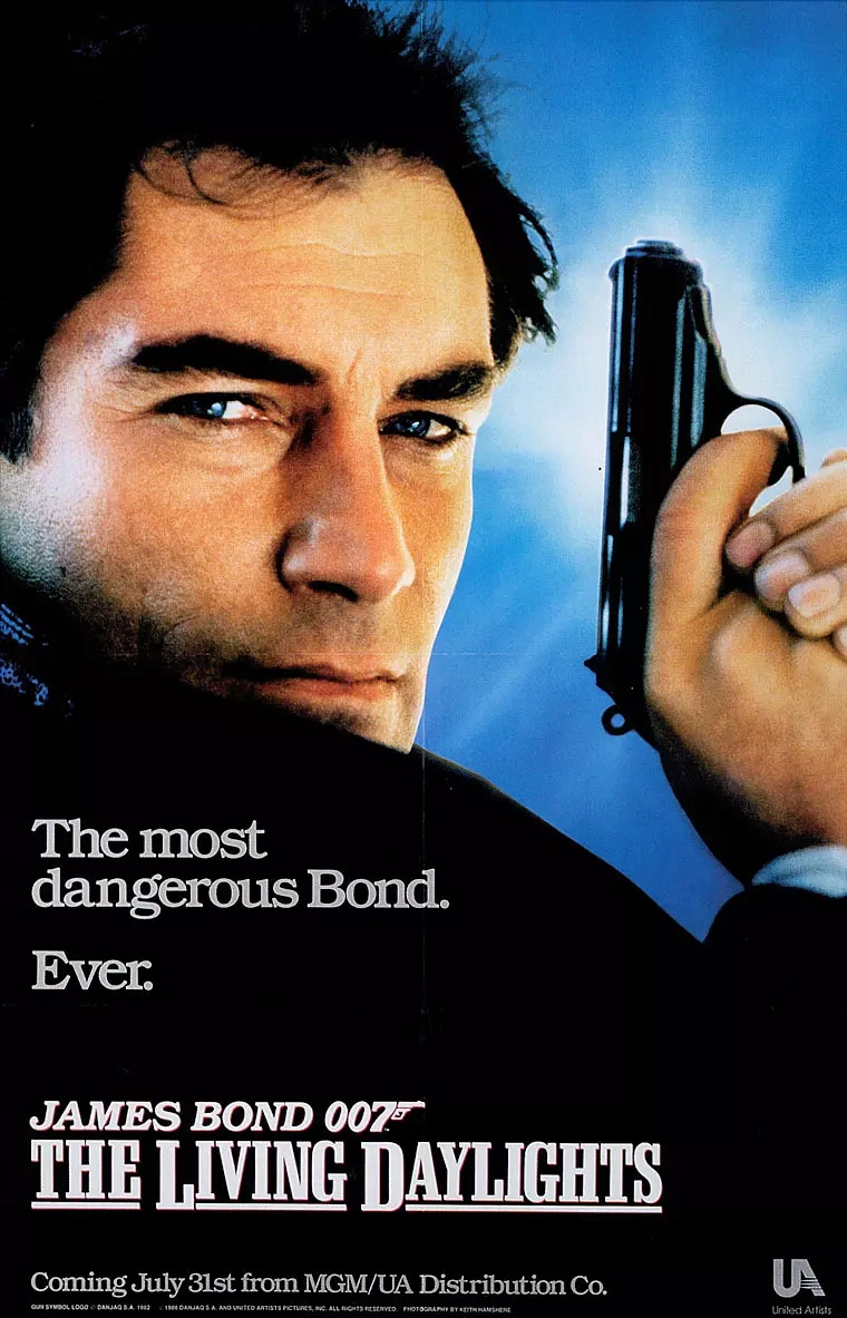 007系列电影第十五部《黎明生机》第四任007提摩西·达顿开山之作