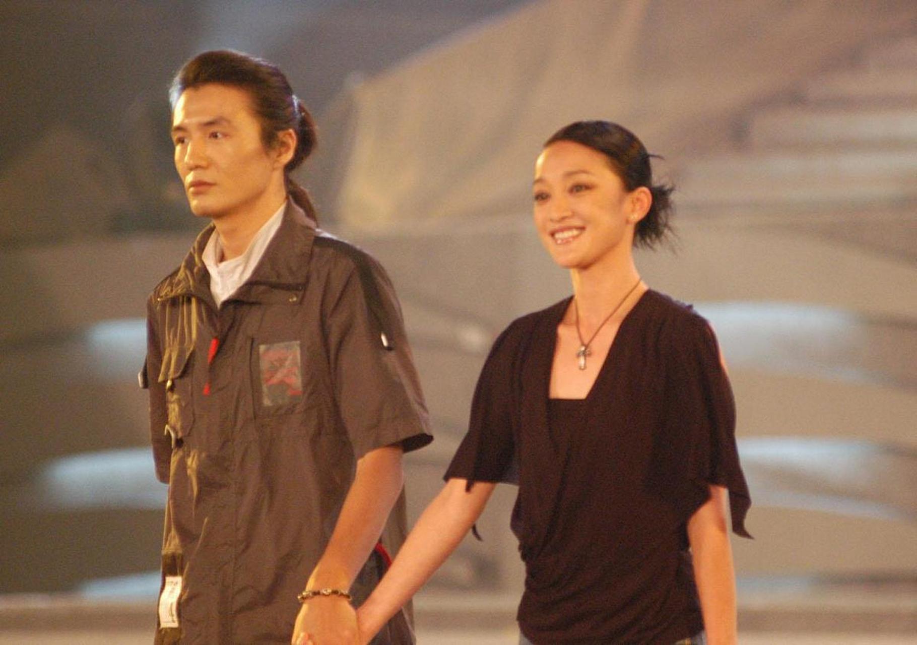 1999年,周迅和朴树相识在电影《那时花开》剧组,两人的认识是在一个