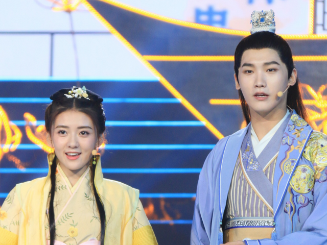 蒲巴甲成功求婚梁洁 网友:八王爷,八王妃要被别人抢走了!