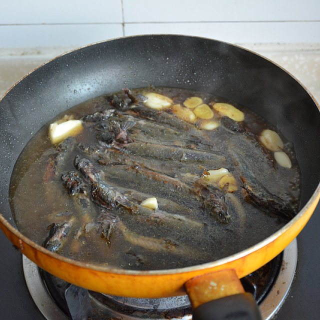 清炖跳跳鱼,肉质细嫩鲜美,味道香醇且厚,是海鲜中美味