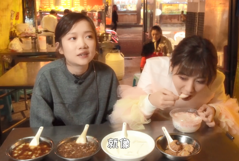 网红密子君深夜吃烙锅,3锅没饱又吃甜点,网友:一夜吃我3天的量