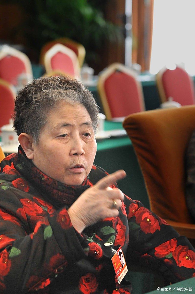 陶华碧好样的,把老干妈卖到国外,挣外国人的钱