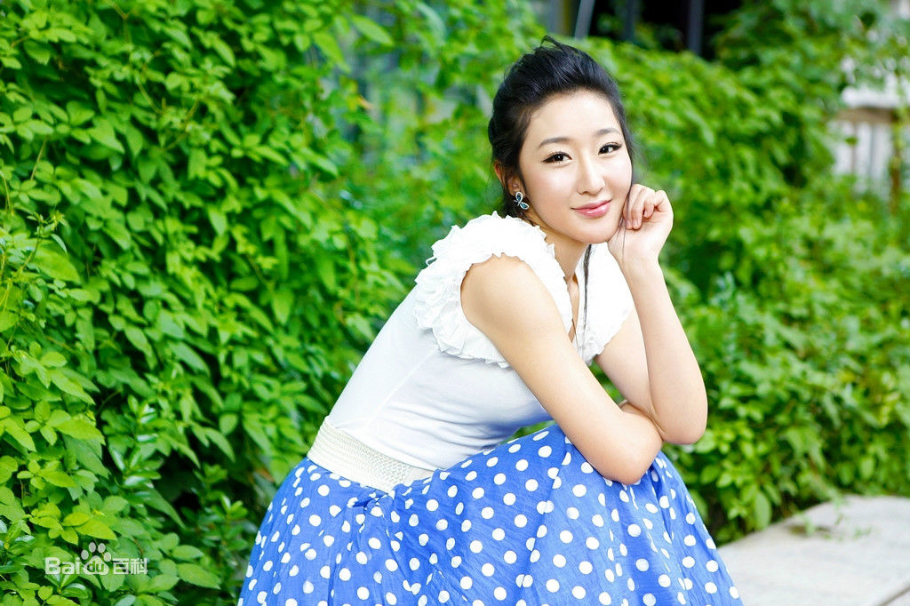 李依馨:网评"小张曼玉",进军好莱坞,绰号"最美的中国女鬼"