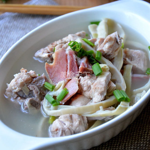 扁尖小排汤,咸鲜味美,营养丰富,一碗接一碗