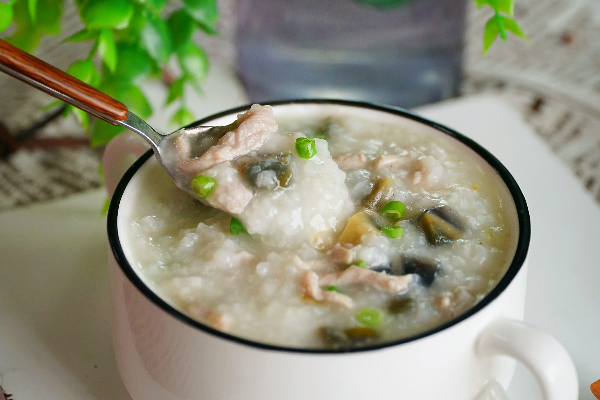 皮蛋瘦肉粥,早餐店用了十几年的老做法,早学早会,不腥香的很