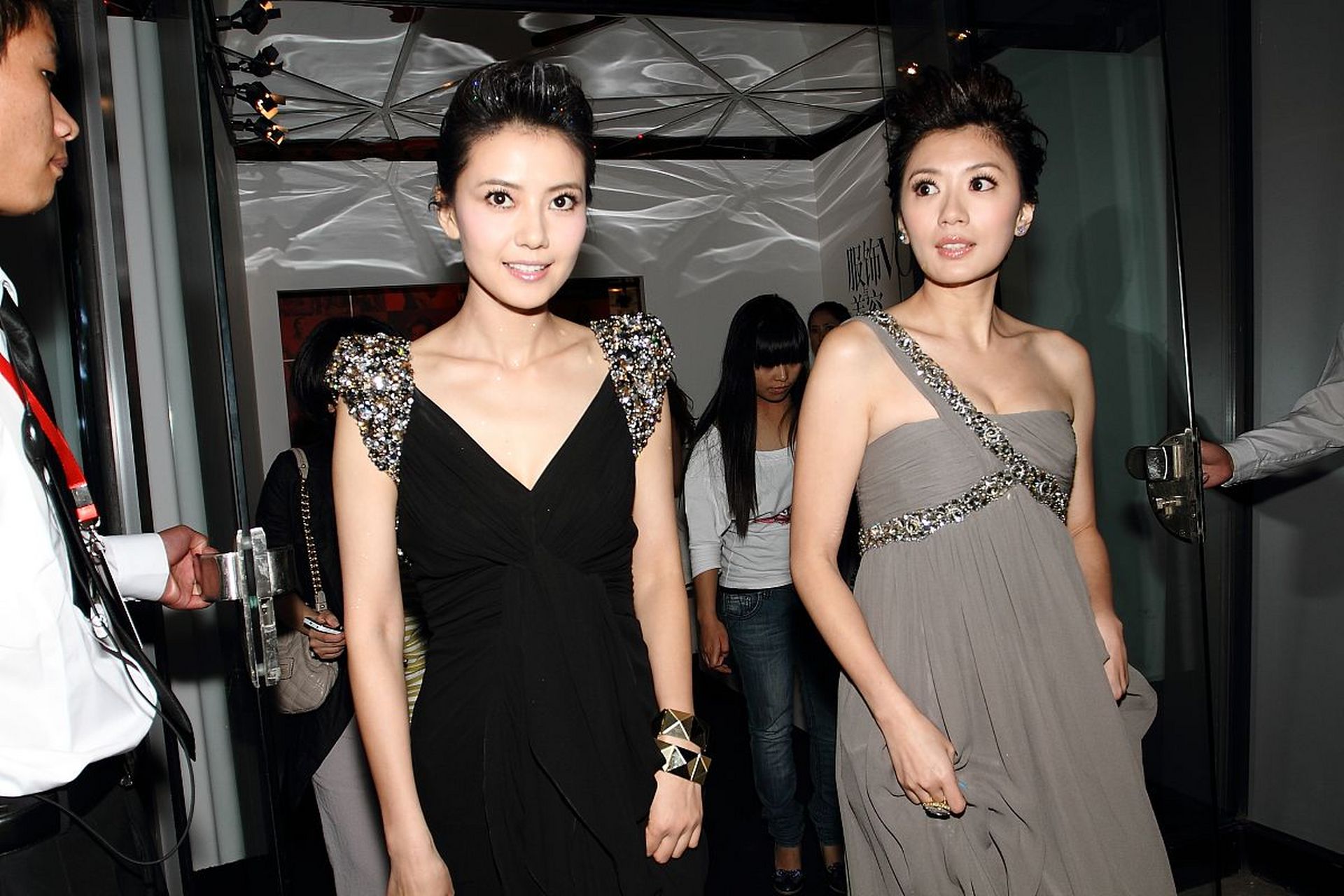 原来早期的高圆圆和贾静雯,眼睛都这么大啊[左捂脸]!