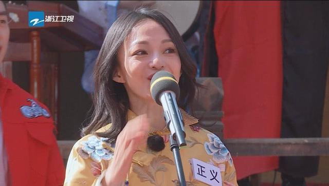 奔跑吧张韶涵金曲不停,跳指压板花容失色,网友:玩得开又不做作