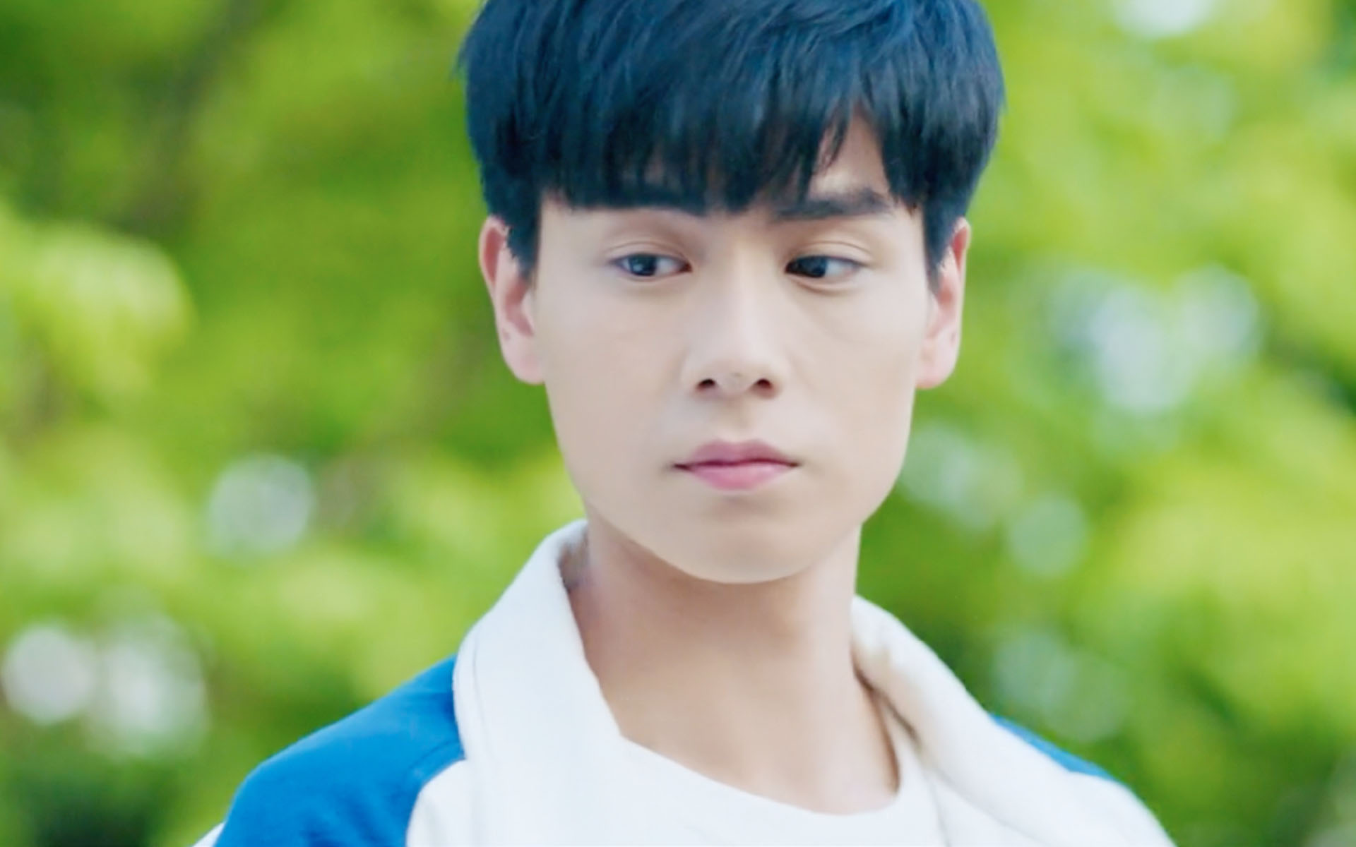 胡一天晒抱猫照,眼神宠溺,父爱光芒凸显,但是称呼却让人捧腹!