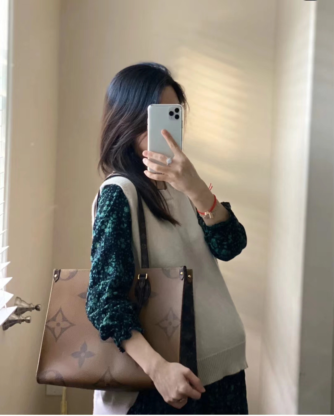 小号onthego 手袋上身图