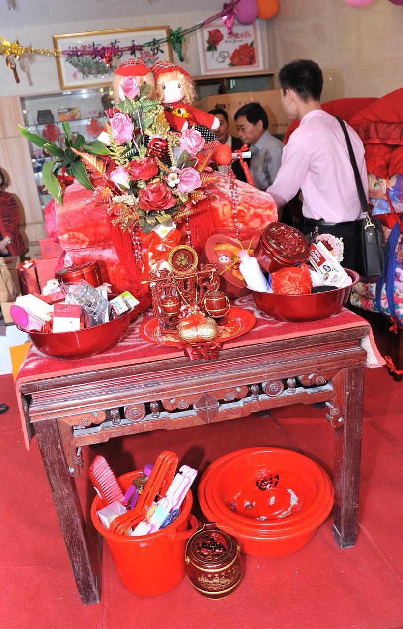 我的女友已经怀孕快两个月了,我多次提出想上门提亲,商量结婚事宜