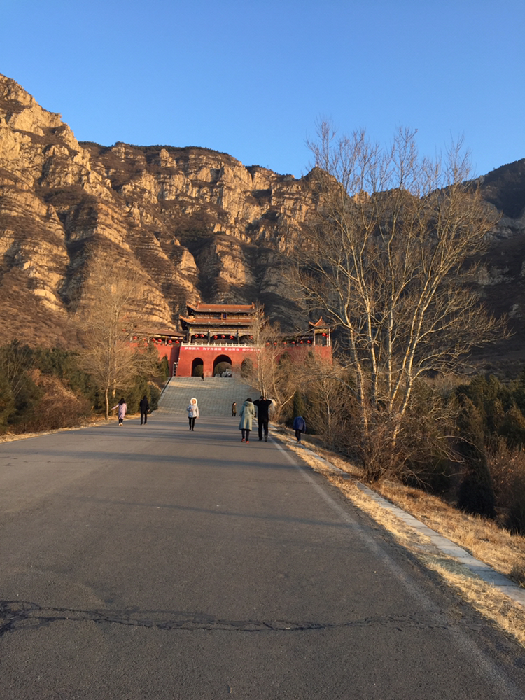 没有年味的恒山后山