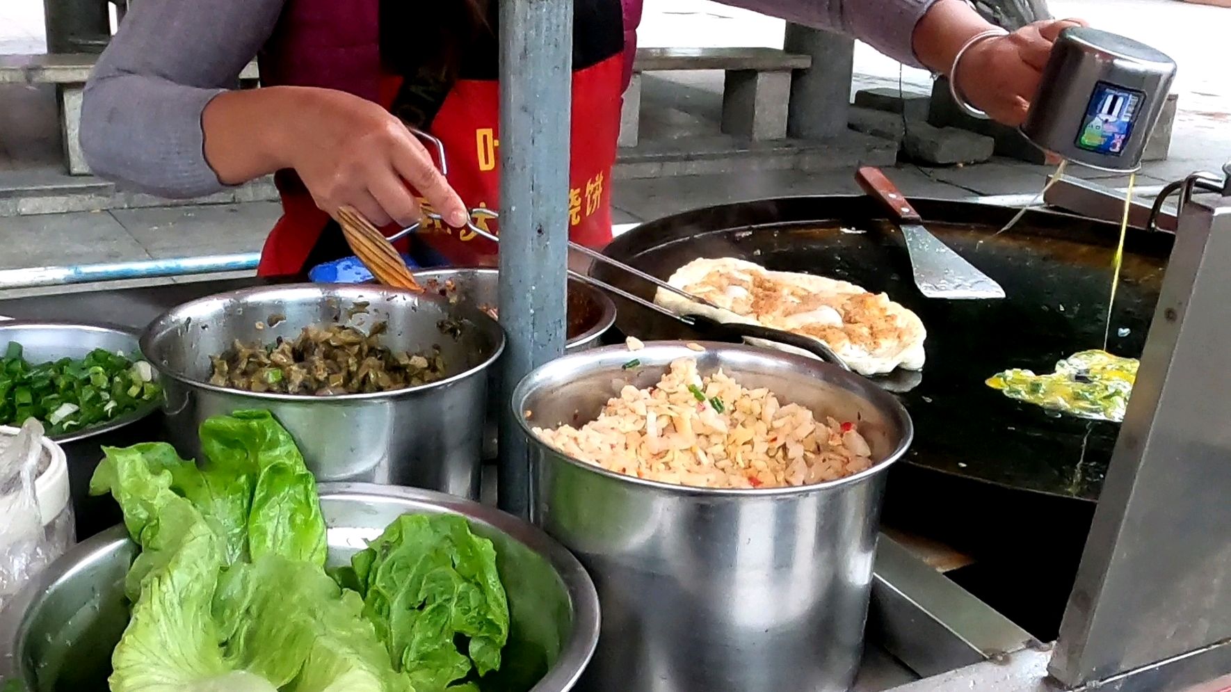 中越边境吃武大郎烧饼,6块钱加鸡蛋,这和武大郎有关系吗?