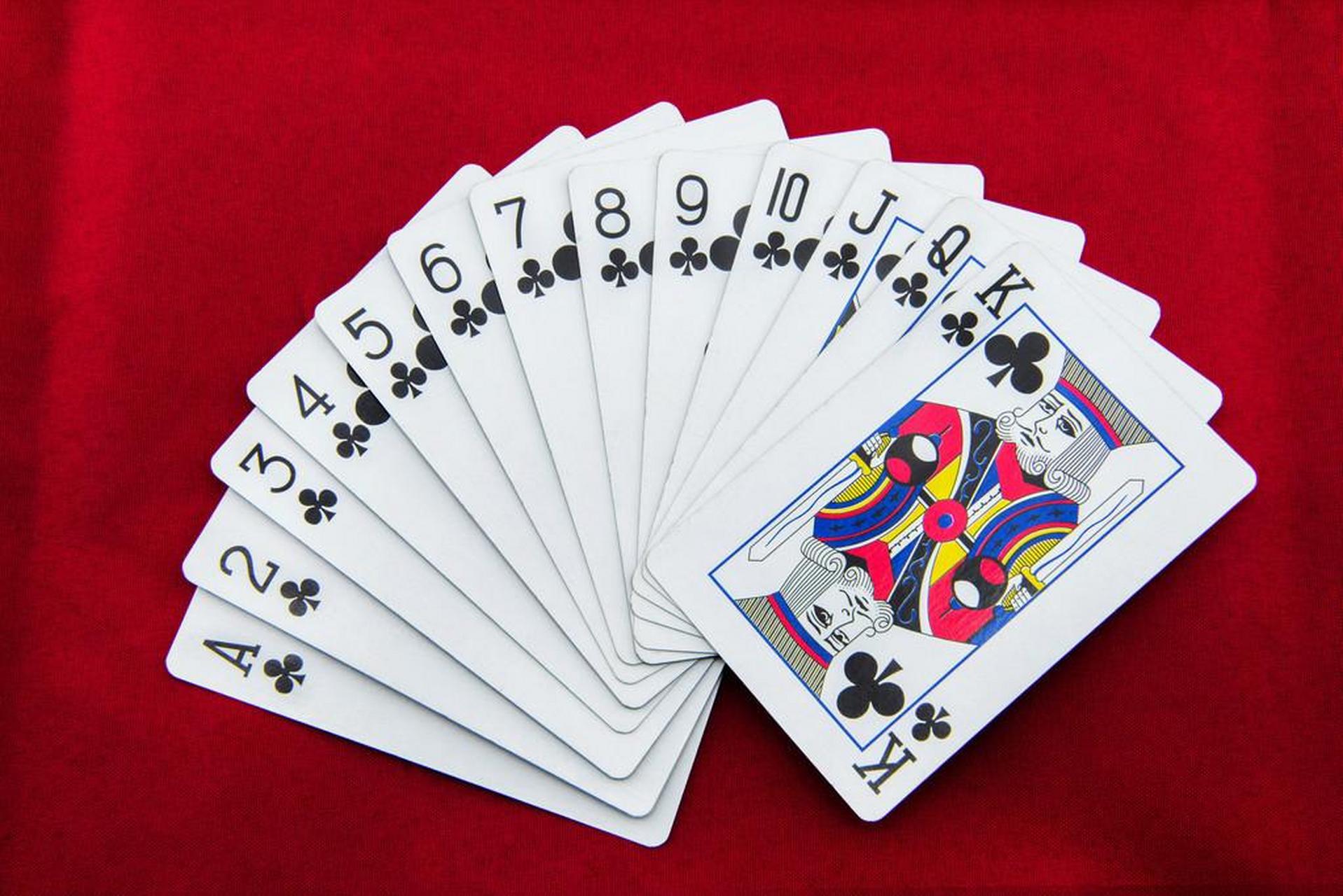 今天才知道小小的扑克牌还有这么多学问:四个花色代表春夏秋冬,一个