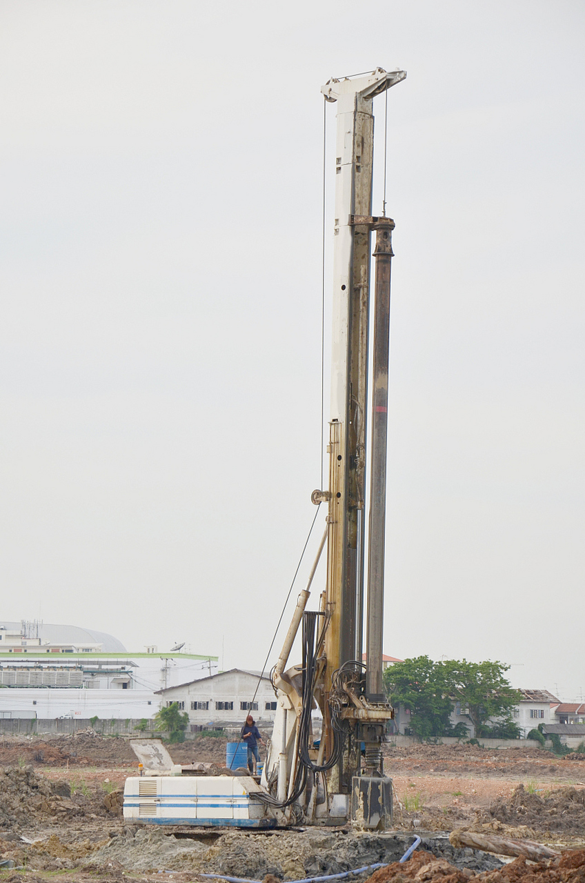 旋喷桩以水泥土浆为材料,常用于基础加固.