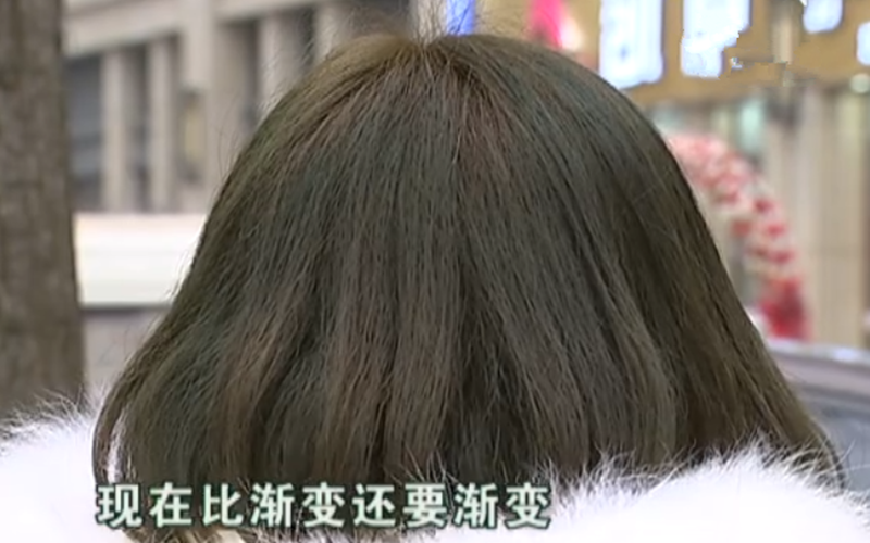 女子头发想要染成"闷青色"结果头顶绿又黄,女子:他