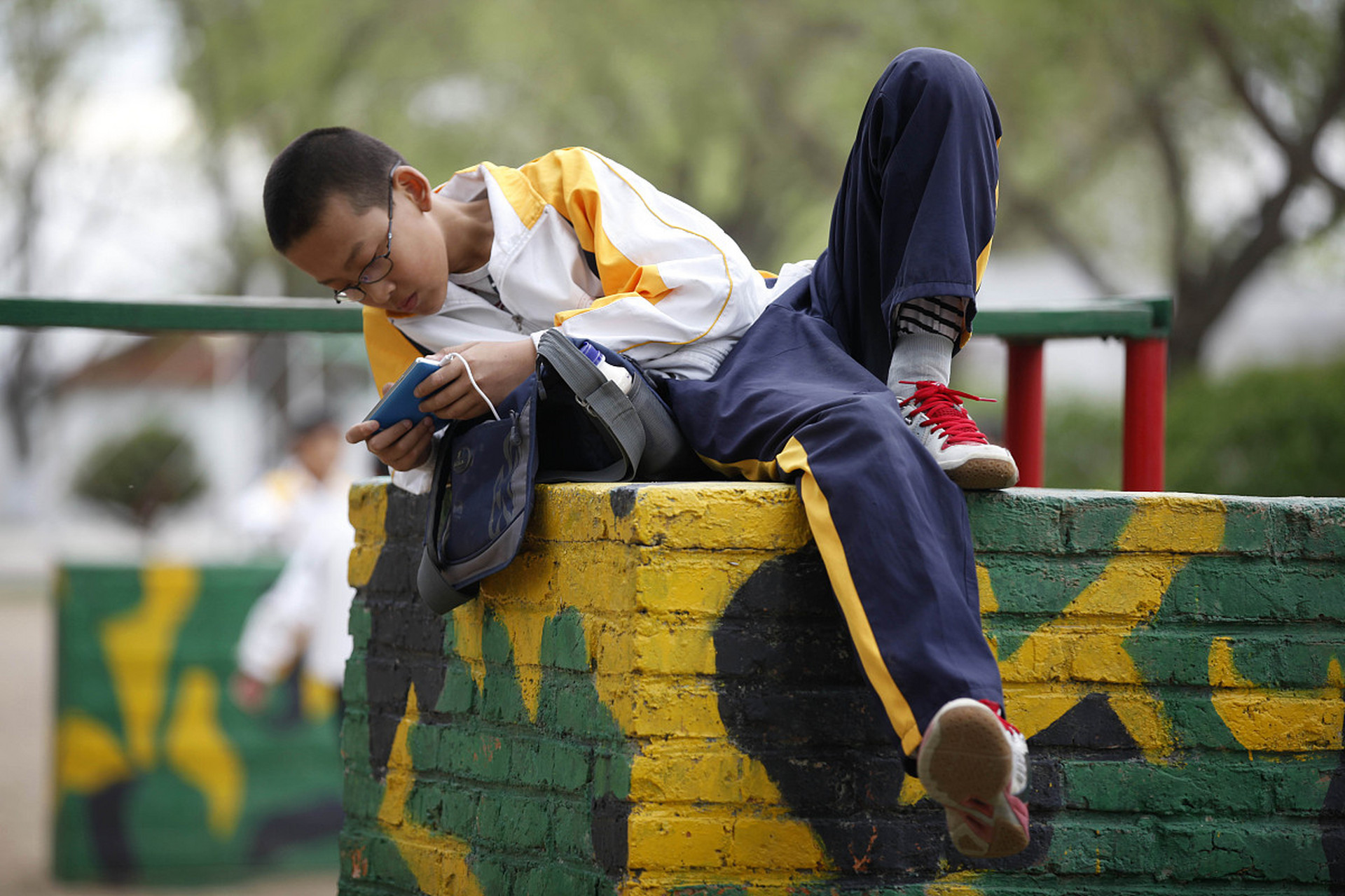 如果你初中就有了一部完全属于自己的手机,那我可以