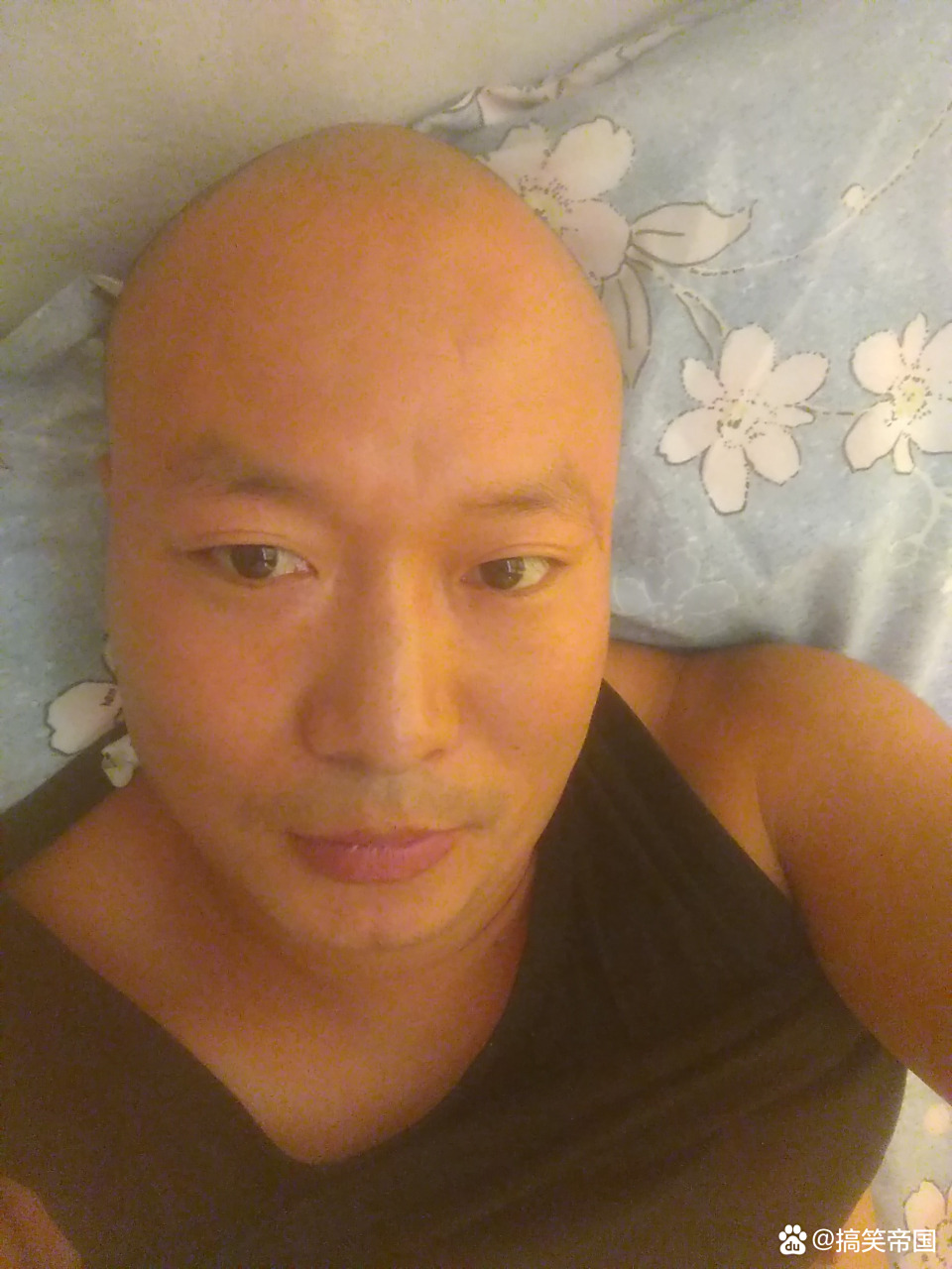 秃顶大叔整理半夜,把手机里记录生发照片做成视频,发布的时候没有通过