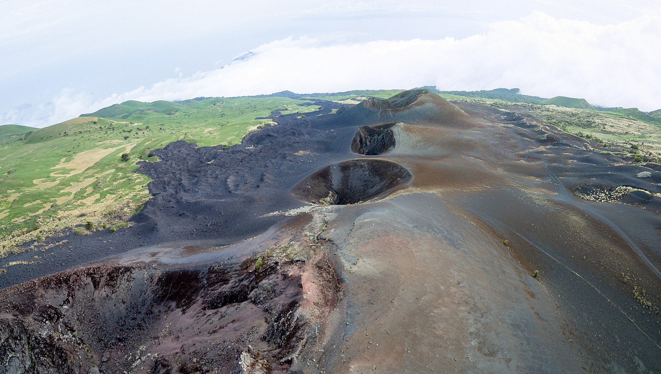 戈列雷火山图片