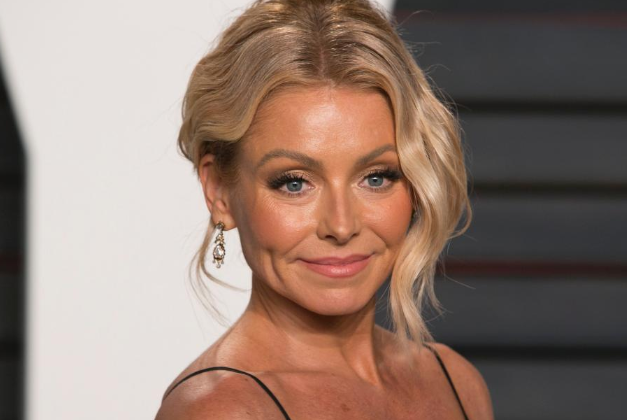 参观miss universe 2018年参赛者模特晚礼服