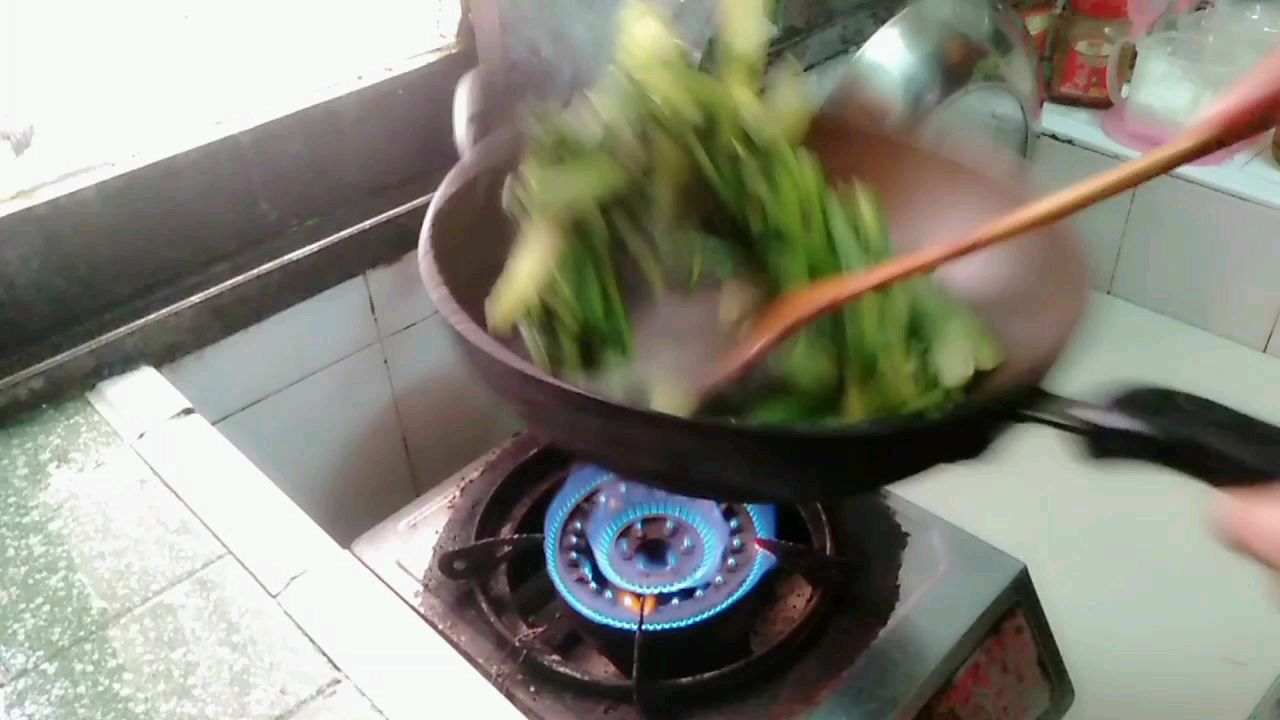 广东人的家庭小炒,蒜蓉炒鹅菜,看我家大厨露两手,多给意见哦