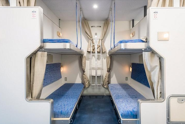 女生在选择火车卧铺时,尽量别选"下铺"!看完后终于明白了