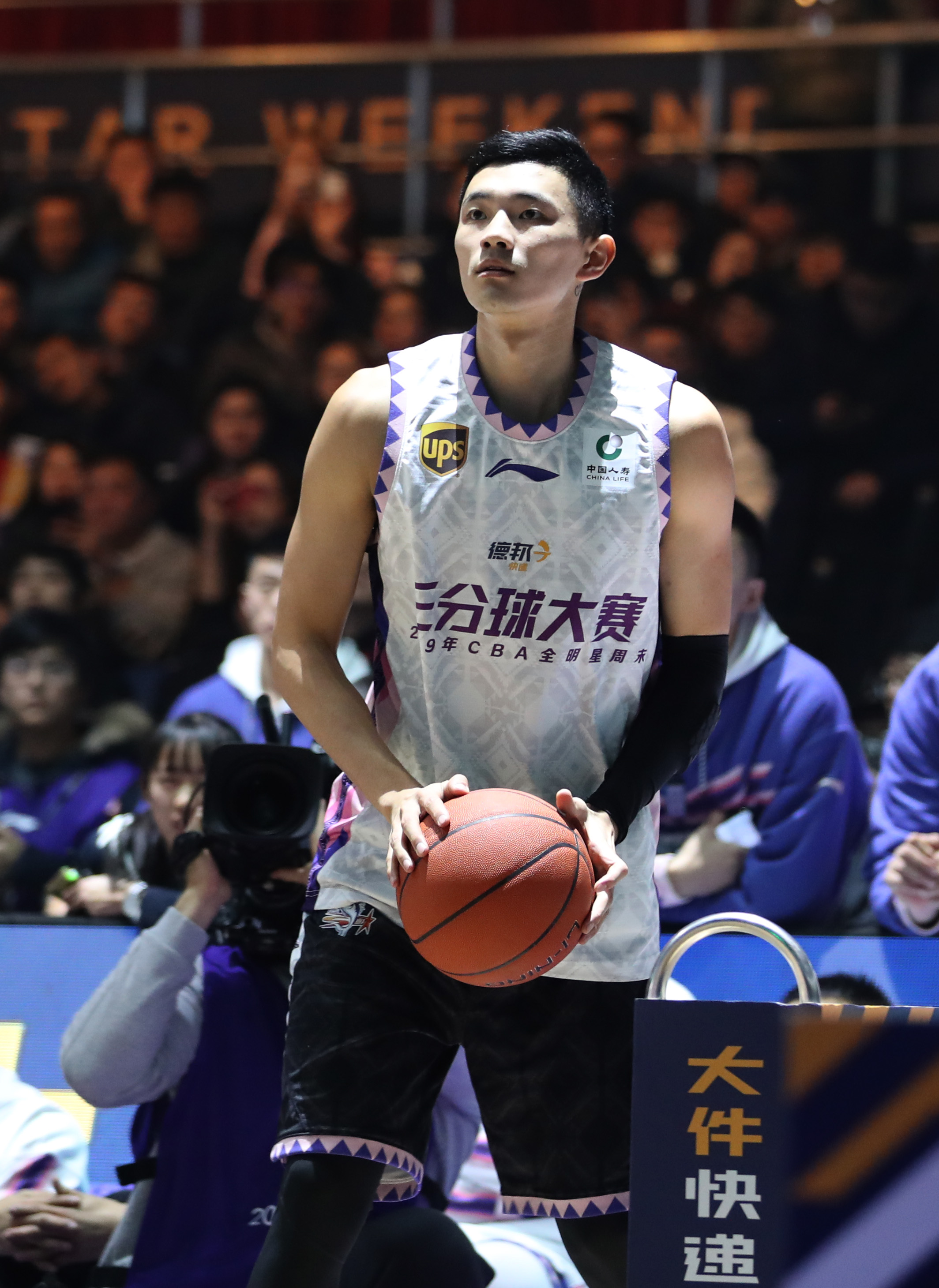 篮球——cba全明星周末:陈林坚获三分球大赛冠军(2)