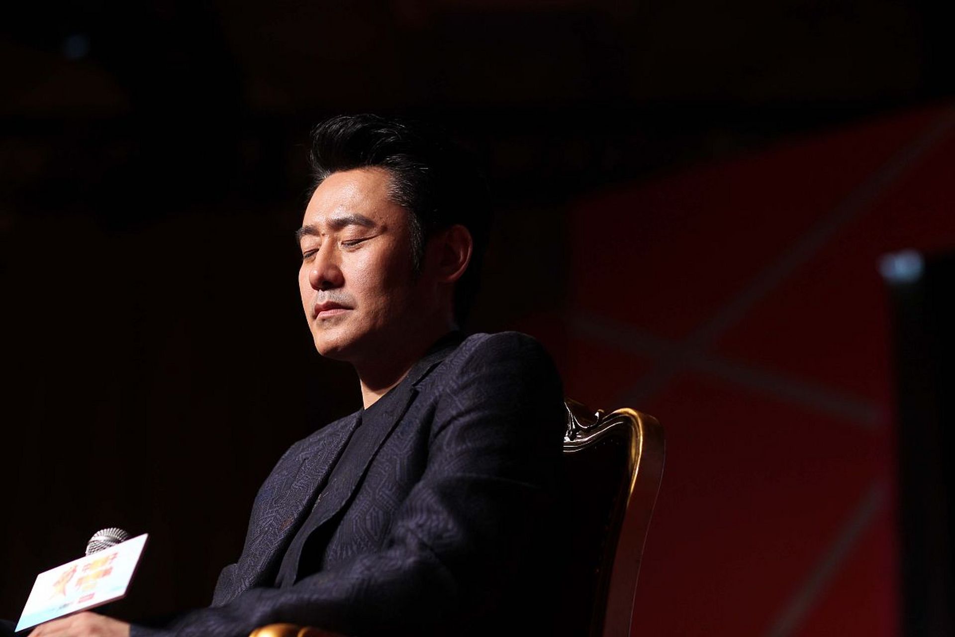 近日,著名演员吴秀波及其名下的霍尔果斯不二文化传媒有限公司,新增了