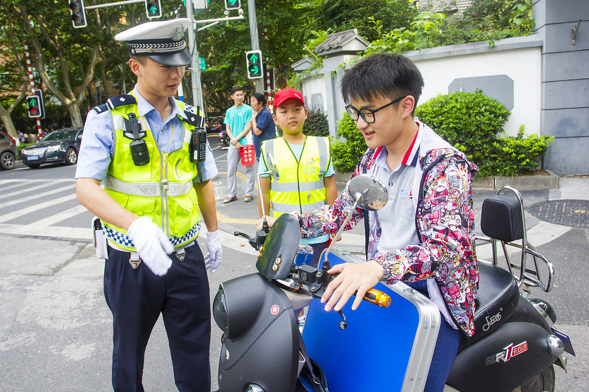 深圳交警骑警图片