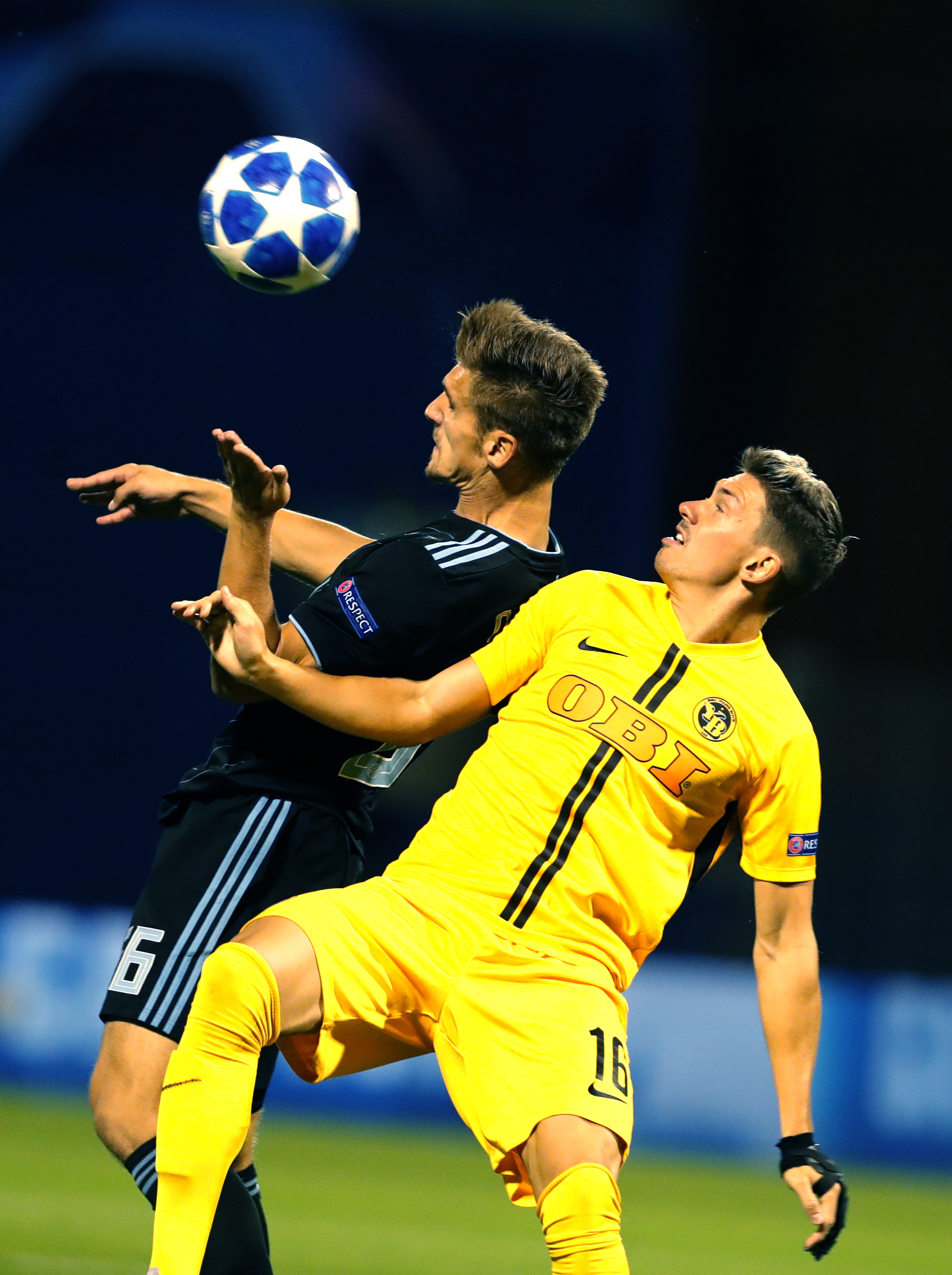 足球——欧冠联赛资格赛附加赛:伯尔尼年轻人晋级正赛(5)