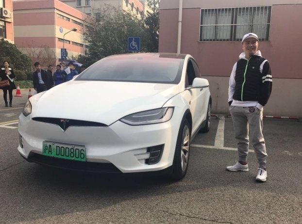 新能源牌照随车不随人 上海新能源车牌照换车