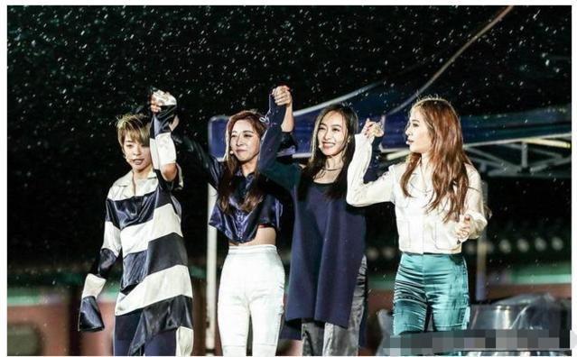 韩国女团fx的成员都离开了,宋茜回国发展,只有她坚守在舞台上