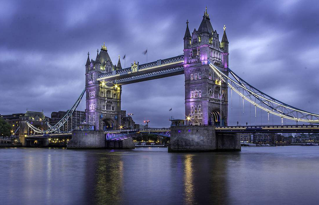 意大利威尼斯——叹息桥 建于17世纪早期,这座由白色石灰石建成的桥