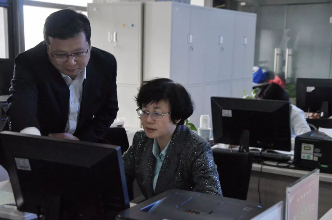 强基层,优服务!市发改委党组书记邢欣走进我市政务服务中心