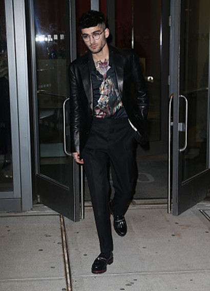 泽恩·马利克街拍:皮质西装红底皮鞋,美颜帅气