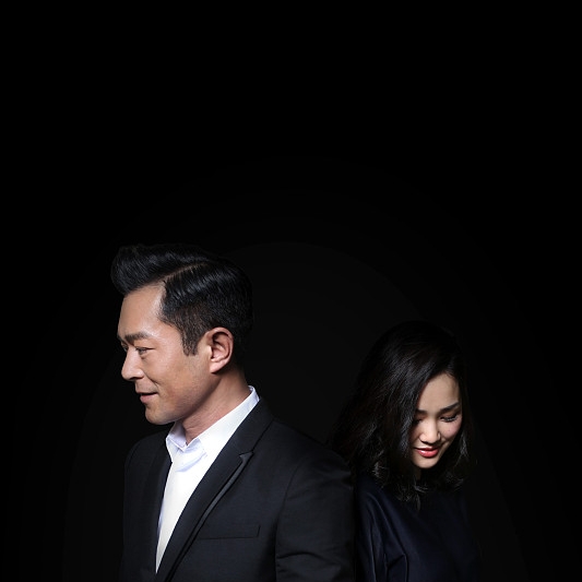 麦浚龙与谢安琪推出年度企划概念如电影.