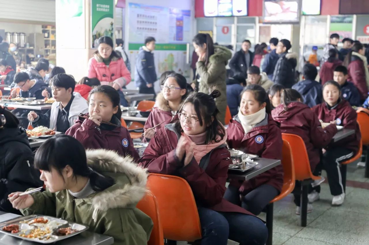 在五中食堂还可以这么玩!这个班的孩子好有创意!