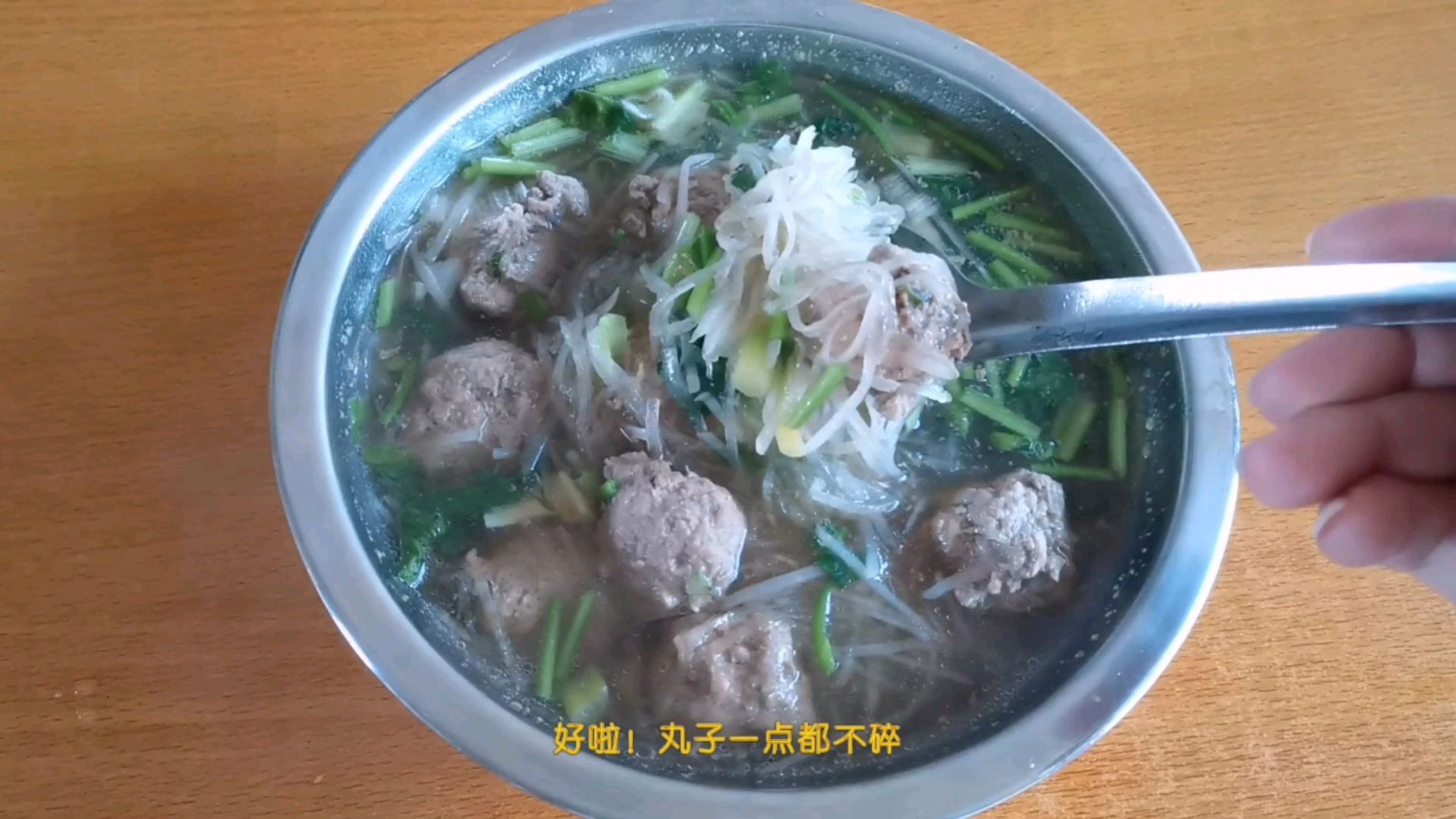 牛肉丸子萝卜汤,丸子一点也不碎,汤汁鲜美!大家都喜欢