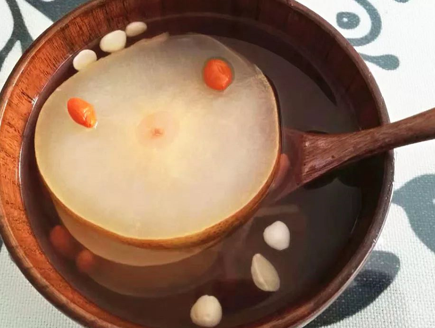 天干物燥,人就特容易上火!来碗百合枸杞炖雪梨汤,清肺又降火!