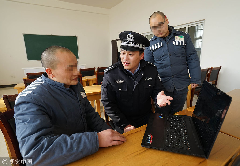 湖北咸宁:监狱民警踏雪精准帮扶特困服刑人员家庭