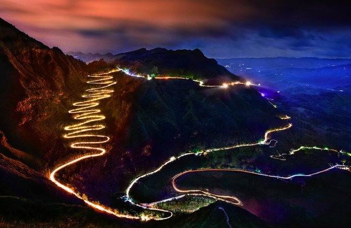 "24道拐"抗战公路,是"史迪威公路"的形象标识.