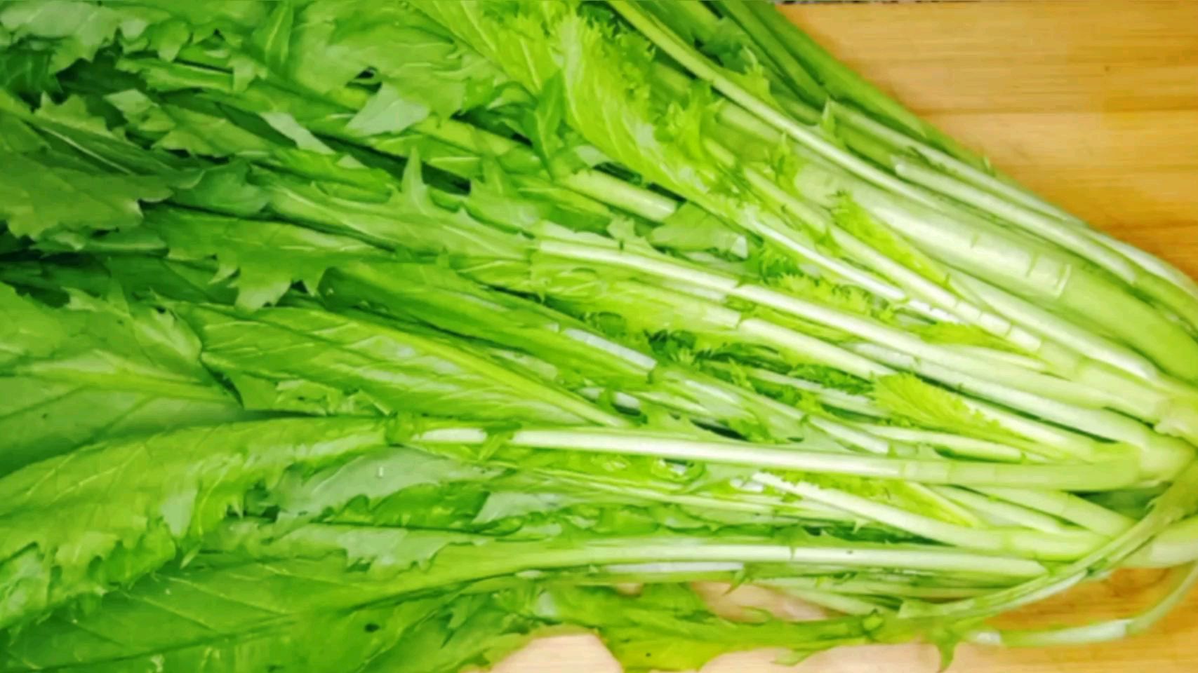 四川家乡土酸菜的制作方法,操作简单,特别好吃,安逸的板