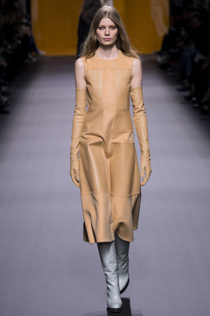 时装秀:服饰设计简约时尚,模特走秀自信迷人,造型令人心动不已