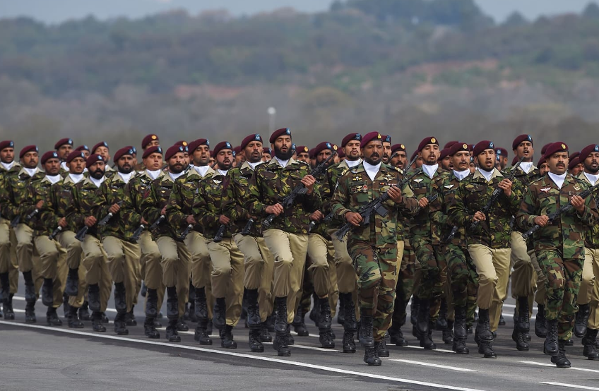 巴基斯坦日阅兵式中的巴铁军人,士气高昂,精神抖擞!