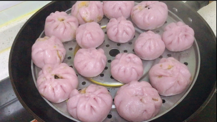 紫色的四川农村特色包子,皮薄馅多,咸香味美,还是家乡的味道