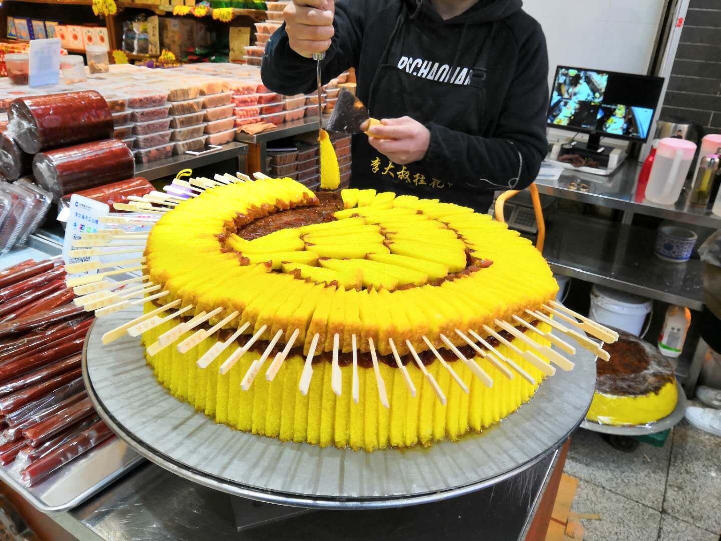 镜糕,网上各种火,糯米糕口味自选,5元一个.