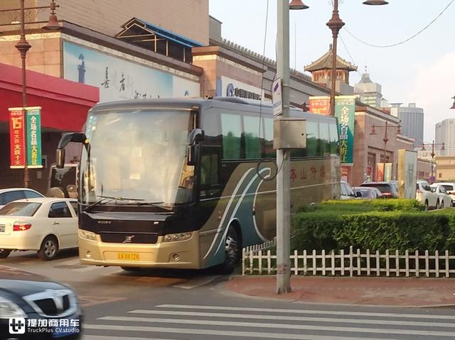 在国内大巴发展史上,它被称为战神,记录西沃9800的那些难忘瞬间