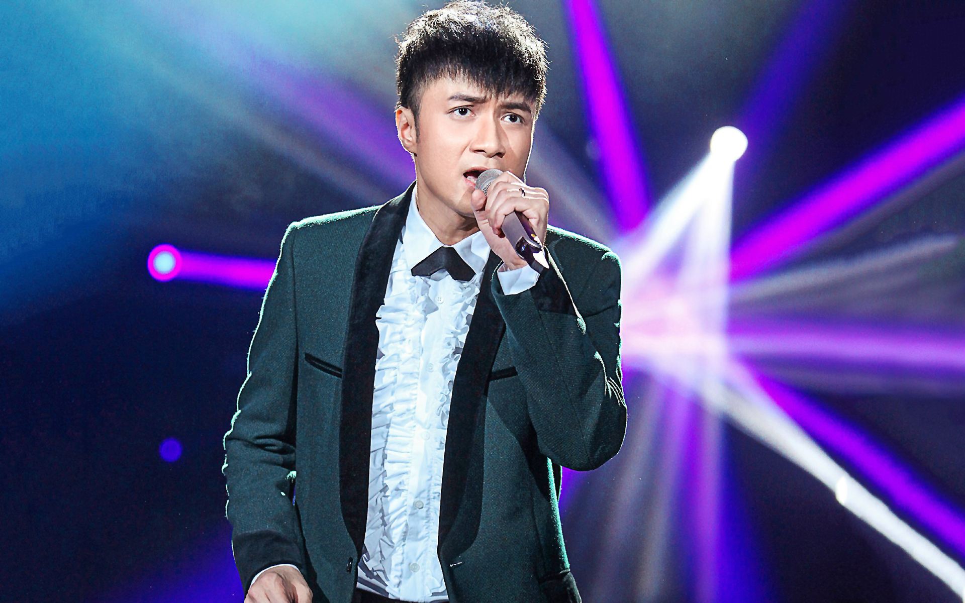 古天乐48岁生日,无线新五虎合体贺寿,刘恺威现身瘦到认不出!